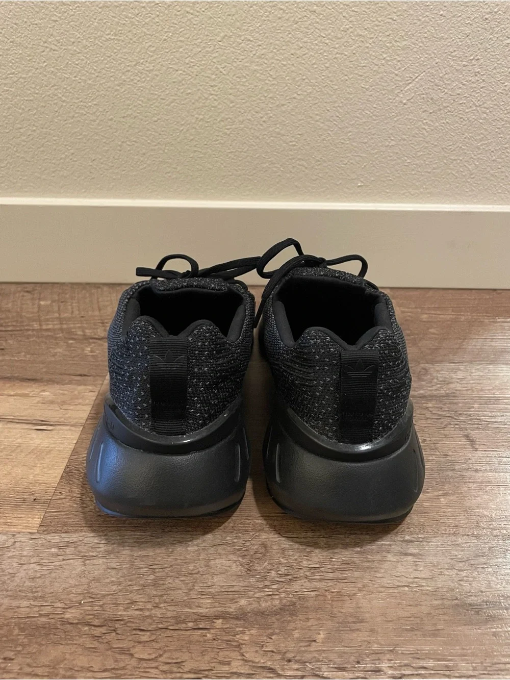 adidas Originals Swift Run 22 Triple Black GZ3500 Men's Running Shoe Size 9.5